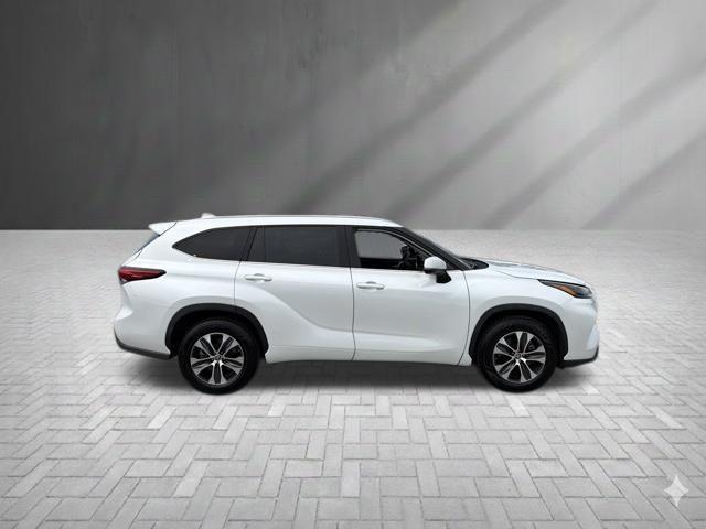 used 2022 Toyota Highlander Hybrid car, priced at $36,477