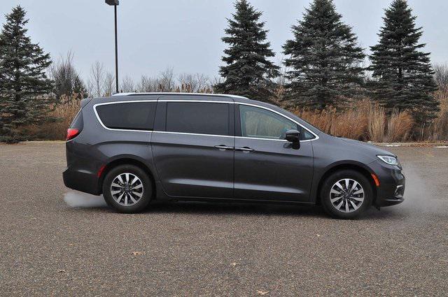 used 2021 Chrysler Pacifica Hybrid car, priced at $17,621