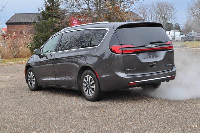 used 2021 Chrysler Pacifica Hybrid car, priced at $17,621
