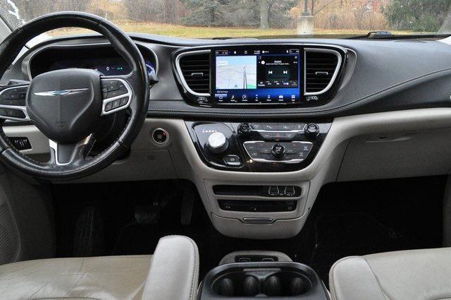 used 2021 Chrysler Pacifica Hybrid car, priced at $17,621
