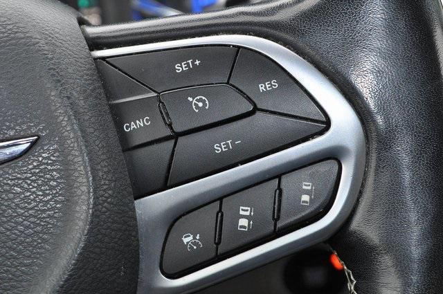 used 2021 Chrysler Pacifica Hybrid car, priced at $17,621