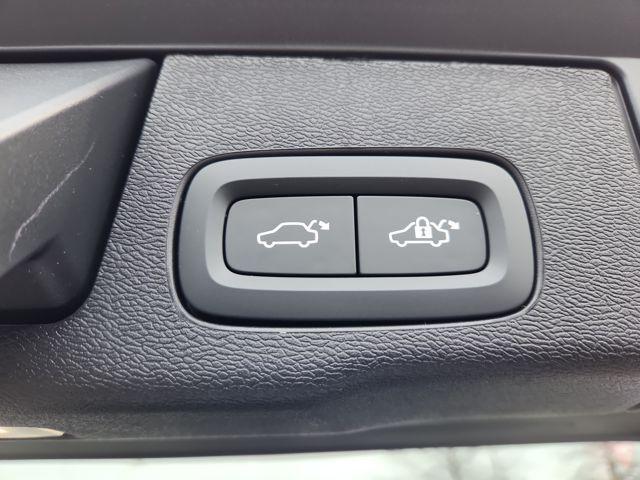 new 2026 Volvo XC60 Plug-In Hybrid car, priced at $76,295