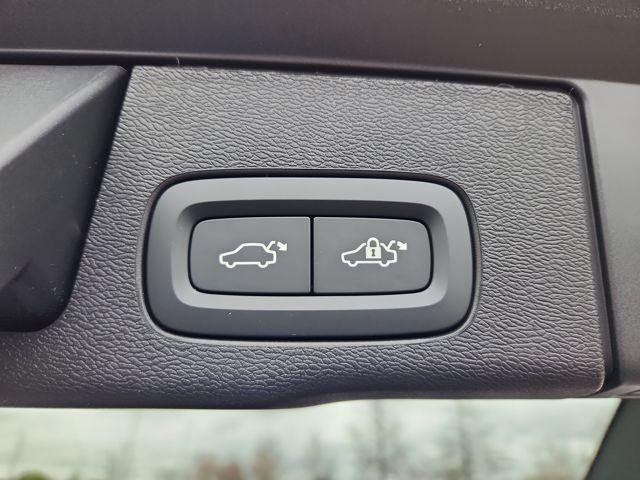 new 2026 Volvo XC60 Plug-In Hybrid car, priced at $69,405