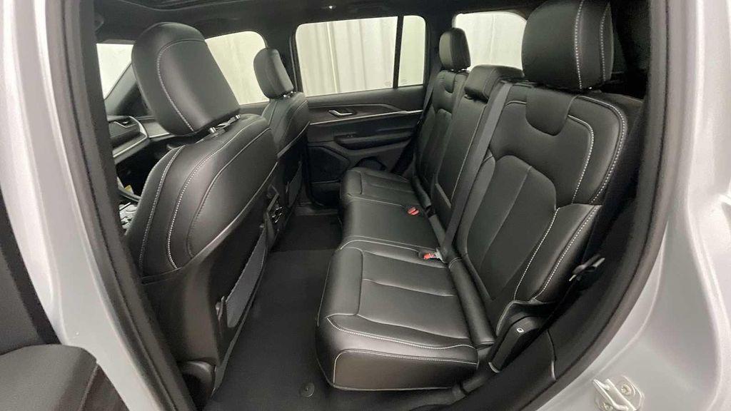 new 2025 Jeep Grand Cherokee car, priced at $45,305