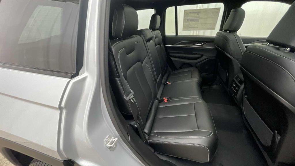 new 2025 Jeep Grand Cherokee car, priced at $45,305