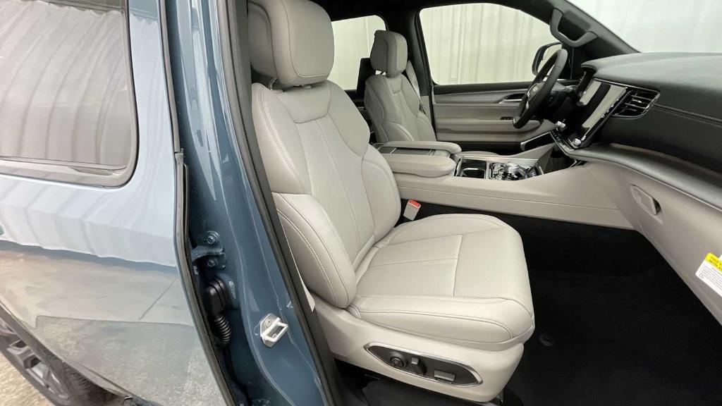 new 2026 Jeep Grand Wagoneer car, priced at $76,001