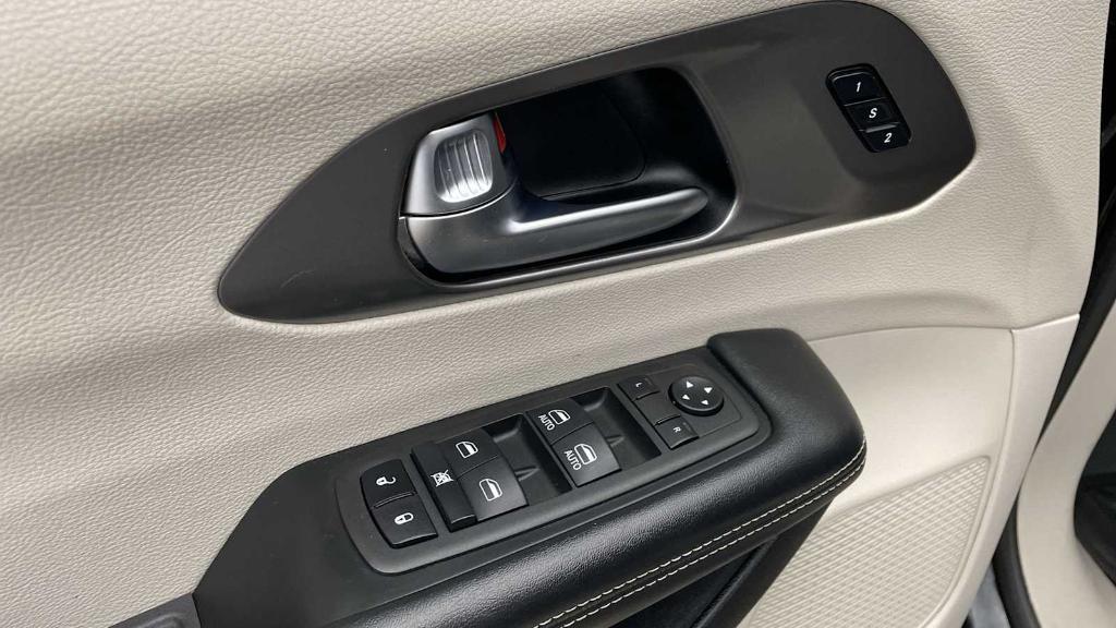 used 2022 Chrysler Pacifica car, priced at $20,998