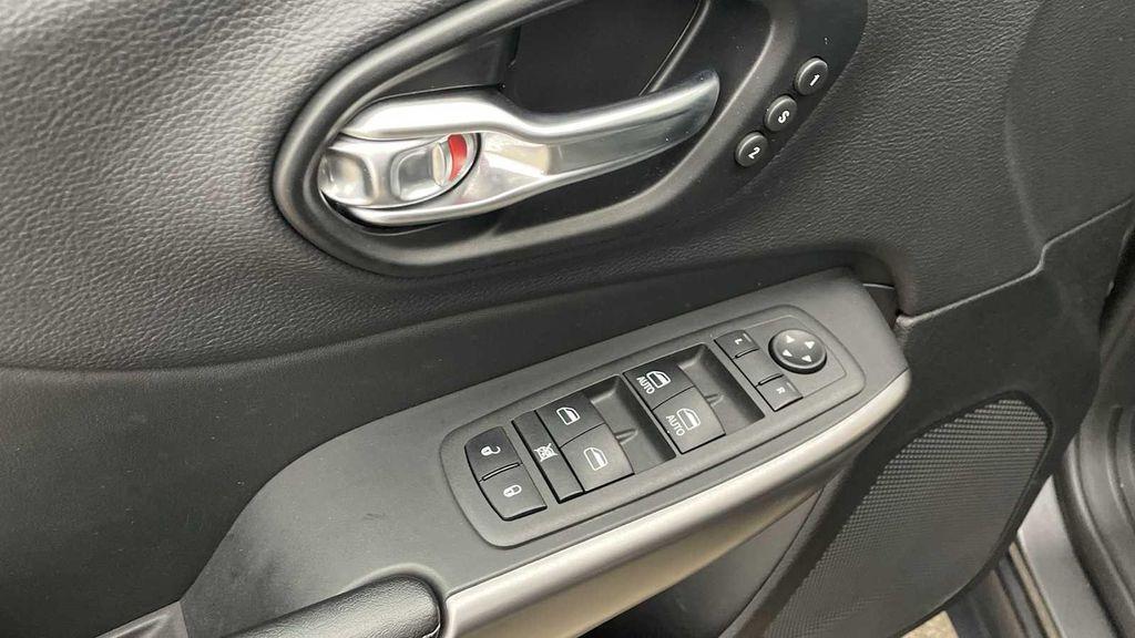 used 2022 Jeep Cherokee car, priced at $24,845