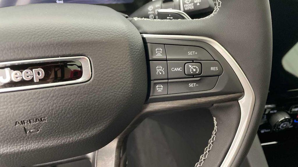 new 2025 Jeep Grand Cherokee car, priced at $55,680