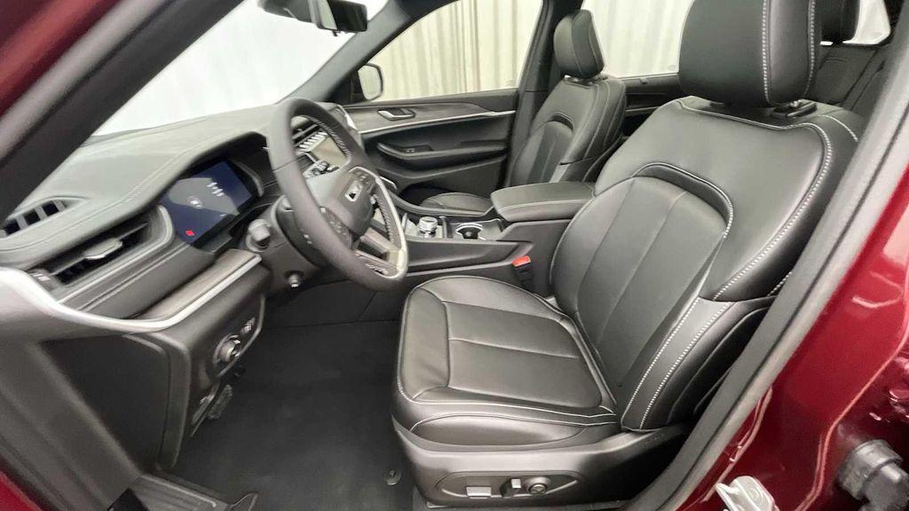 new 2025 Jeep Grand Cherokee car, priced at $55,680