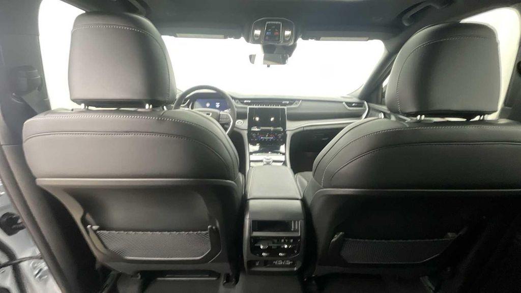 new 2025 Jeep Grand Cherokee car, priced at $36,880