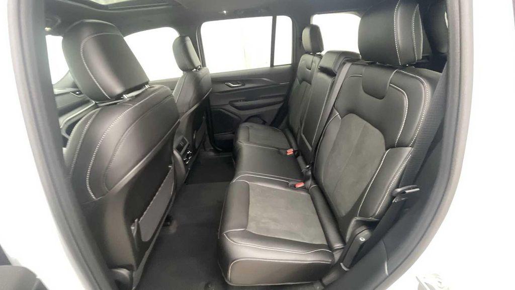 new 2025 Jeep Grand Cherokee car, priced at $36,880