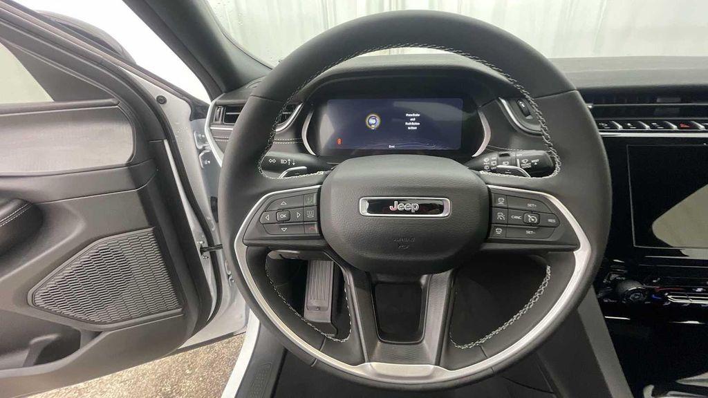 new 2025 Jeep Grand Cherokee car, priced at $36,880