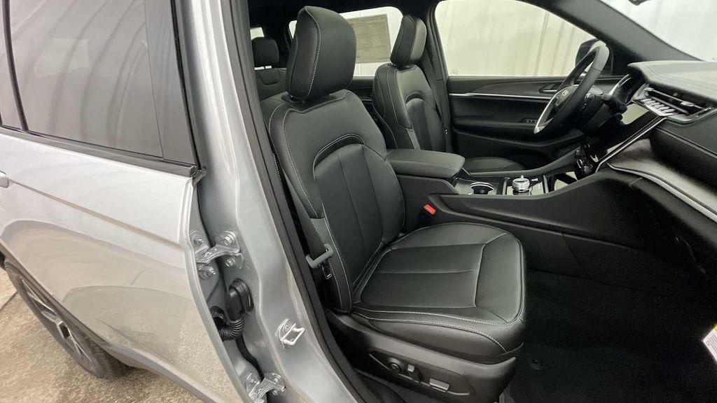 new 2025 Jeep Grand Cherokee L car, priced at $47,024