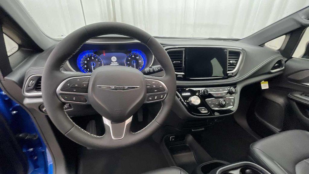new 2026 Chrysler Pacifica car, priced at $46,885