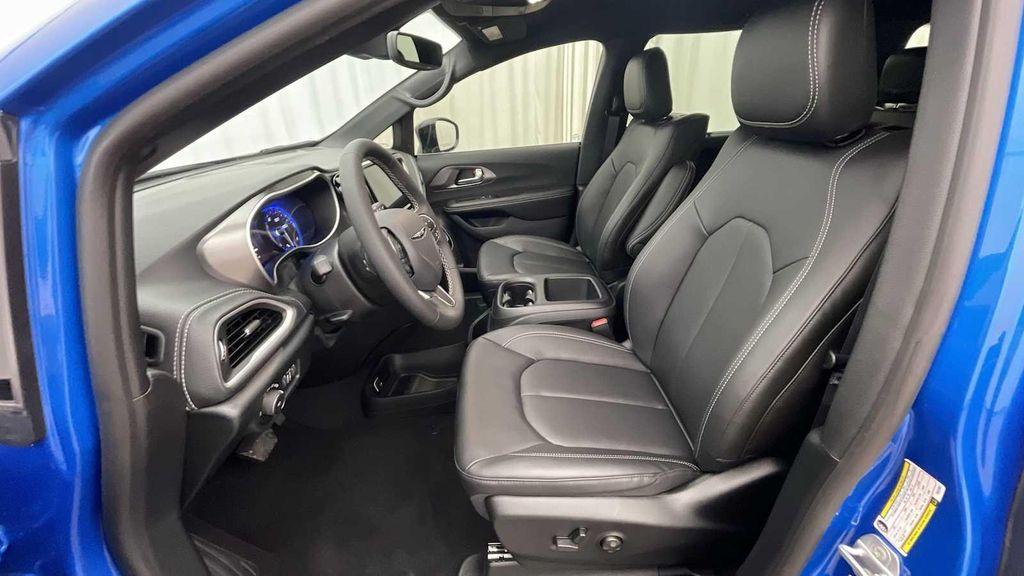new 2026 Chrysler Pacifica car, priced at $46,885