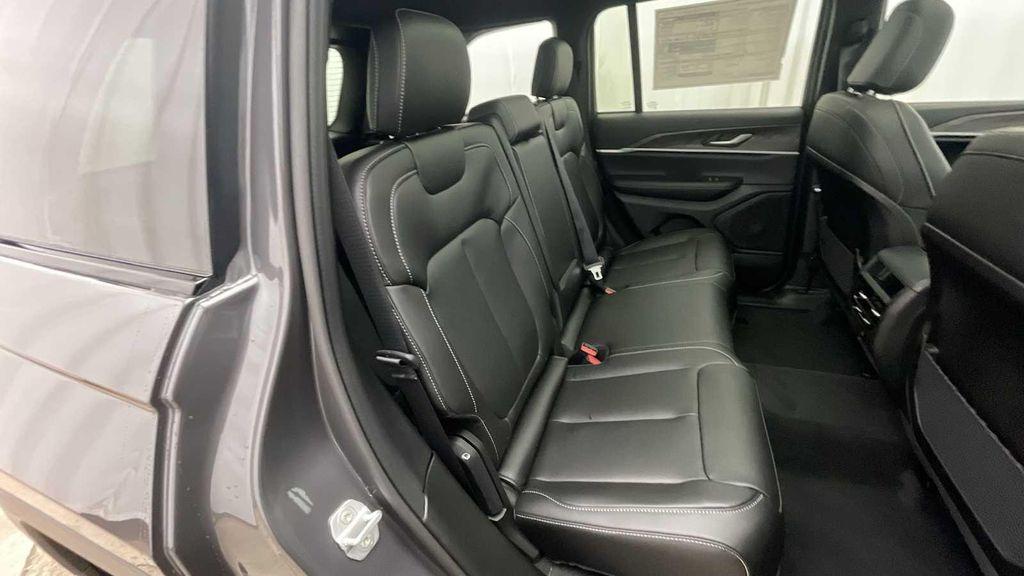 new 2025 Jeep Grand Cherokee car, priced at $47,980