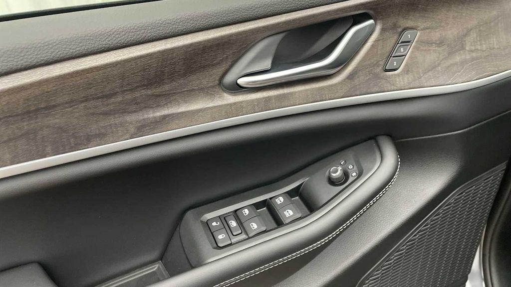 new 2025 Jeep Grand Cherokee car, priced at $47,980