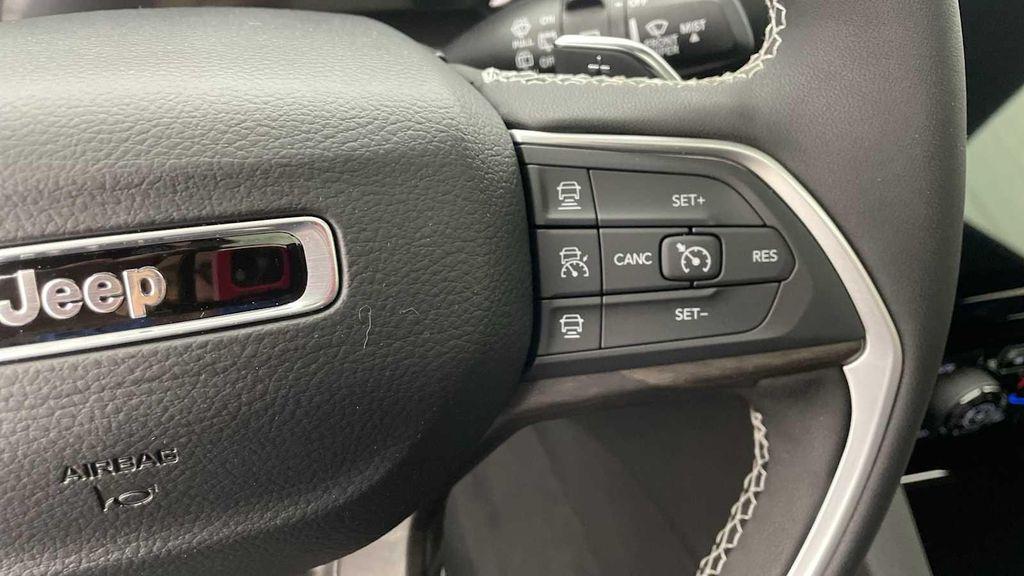 new 2025 Jeep Grand Cherokee car, priced at $47,980