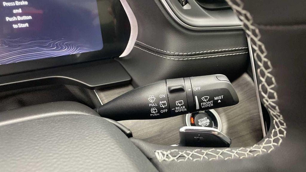 new 2025 Jeep Grand Cherokee car, priced at $47,980