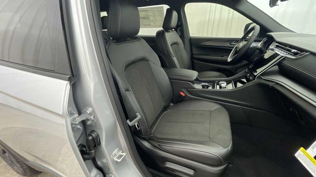 new 2025 Jeep Grand Cherokee L car, priced at $41,940