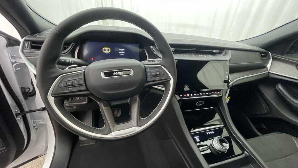new 2026 Jeep Grand Cherokee car, priced at $43,223