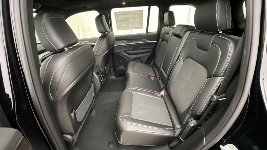 new 2026 Jeep Grand Cherokee car, priced at $45,673