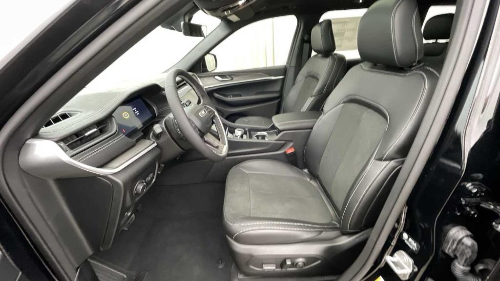 new 2026 Jeep Grand Cherokee car, priced at $45,673