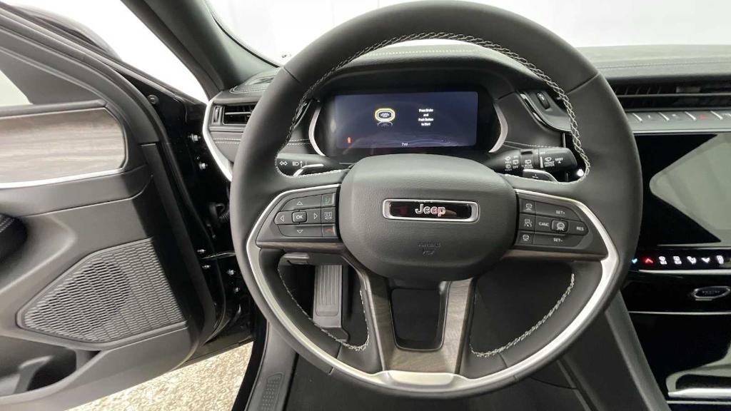 new 2026 Jeep Grand Cherokee car, priced at $45,673