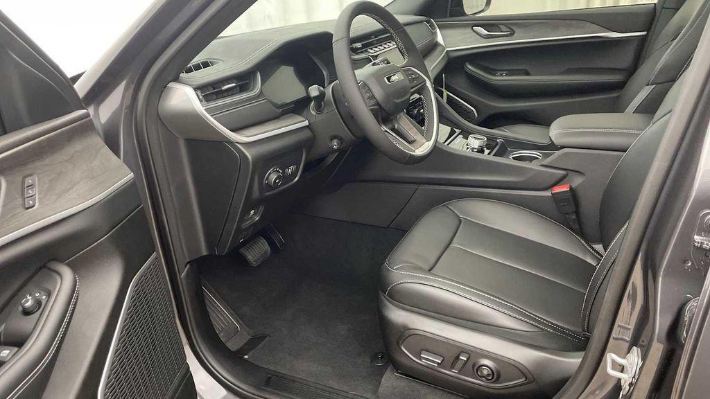 new 2025 Jeep Grand Cherokee L car, priced at $51,917