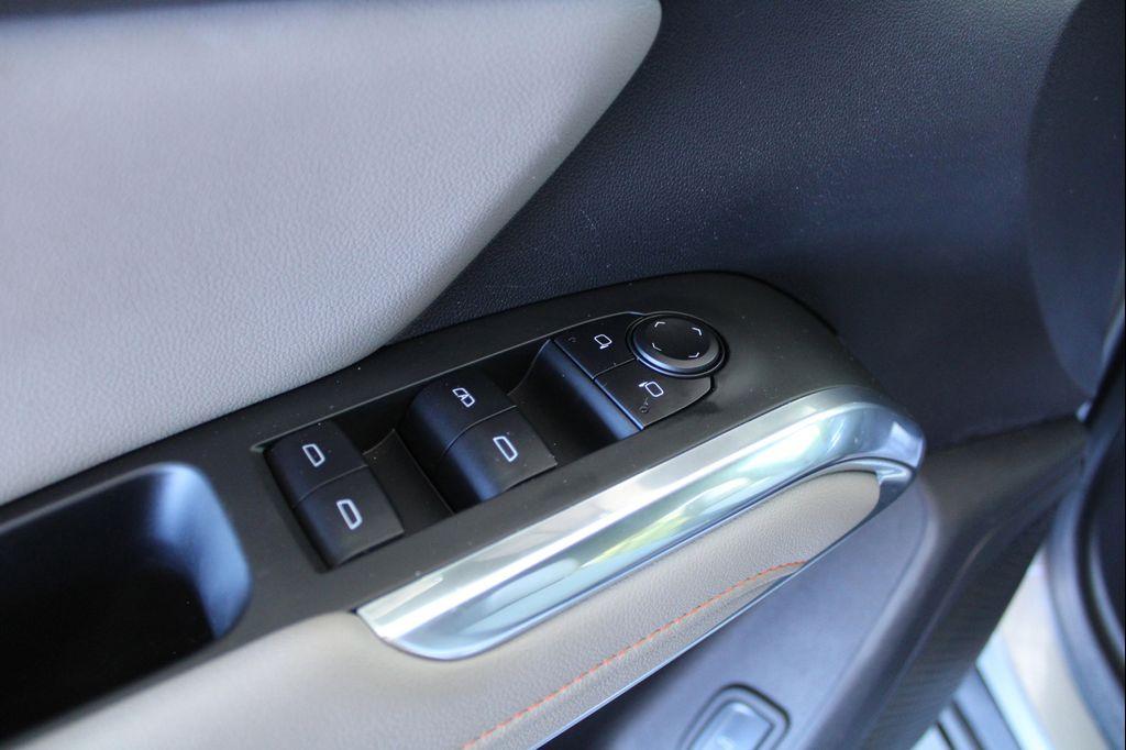 used 2025 Chevrolet Traverse car, priced at $33,999