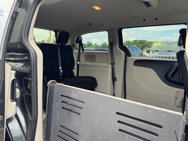 2011 Dark Charcoal Pearl Dodge Grand Caravan
