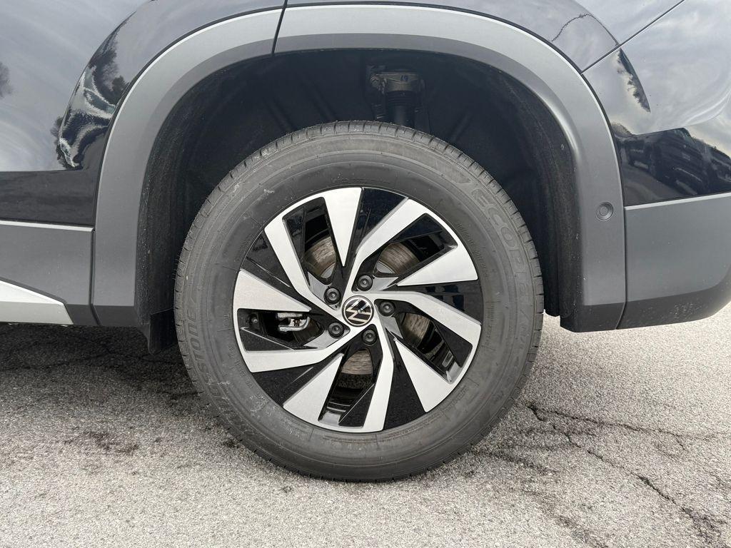 new 2026 Volkswagen Tiguan car, priced at $32,295