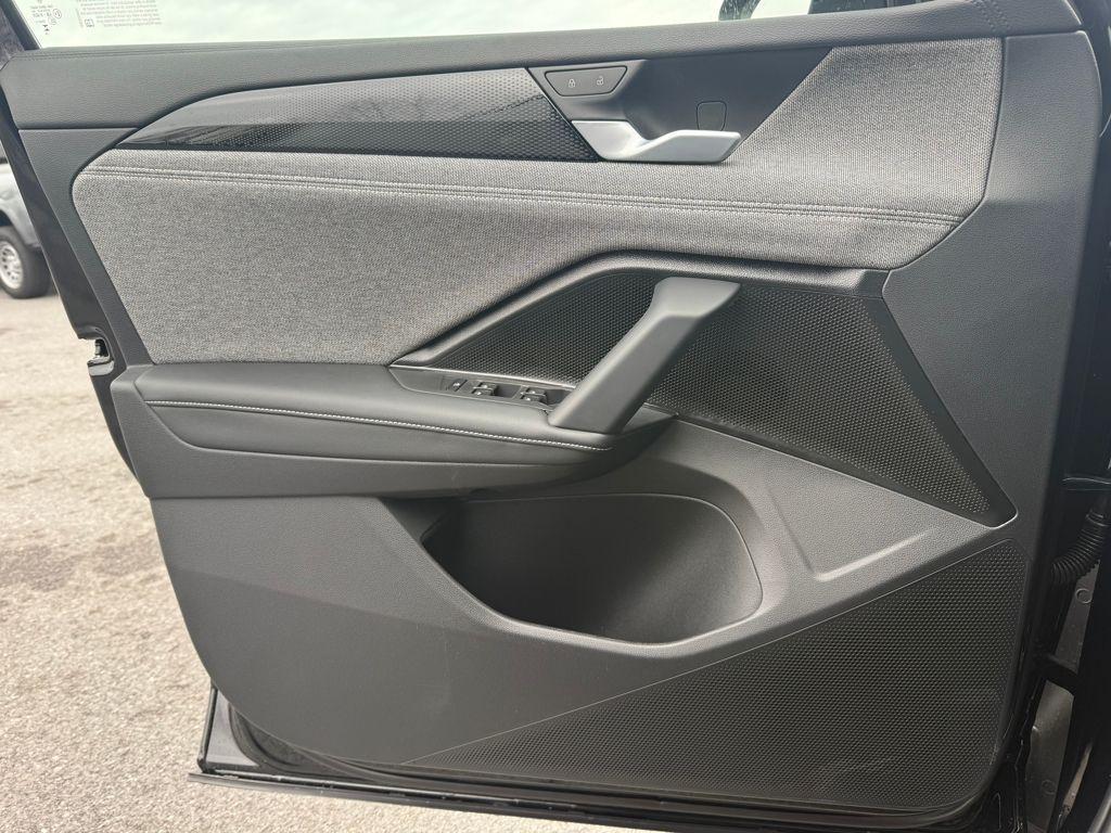 new 2026 Volkswagen Tiguan car, priced at $32,295