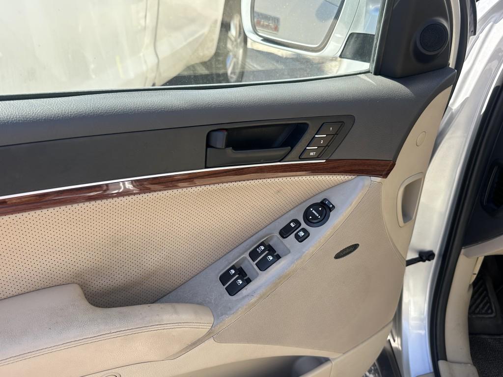 used 2009 Hyundai Veracruz car, priced at $5,900