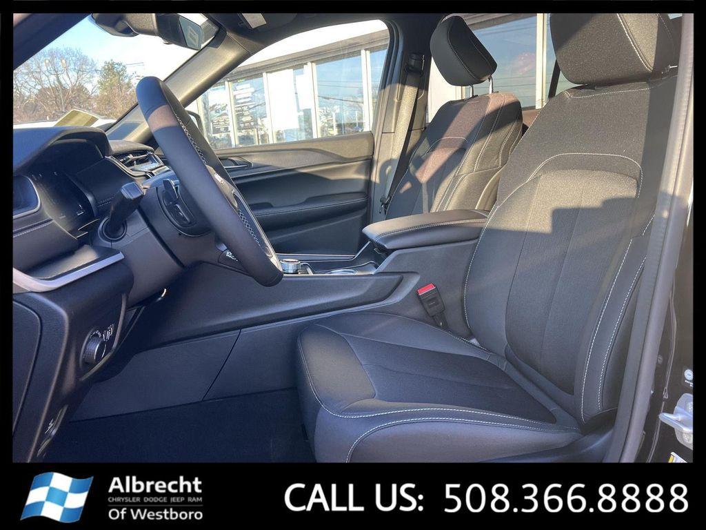 new 2025 Jeep Grand Cherokee car, priced at $37,142