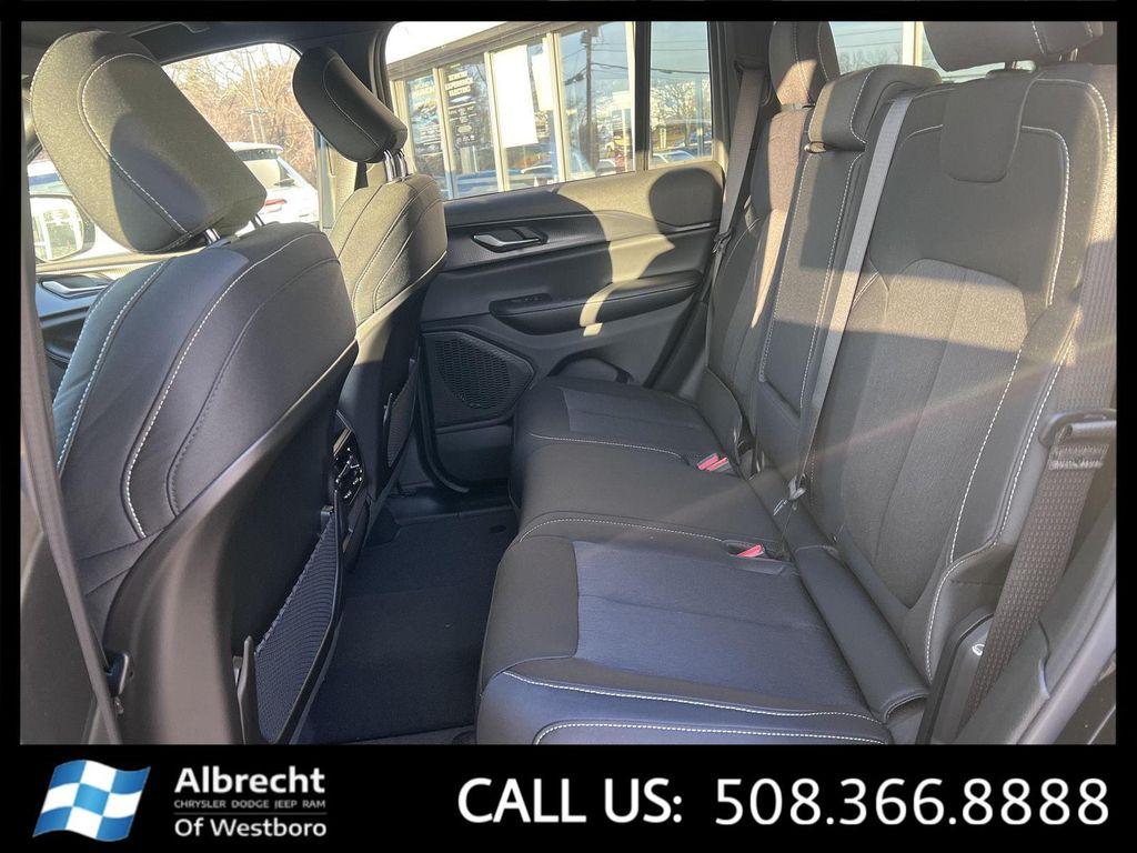 new 2025 Jeep Grand Cherokee car, priced at $37,142