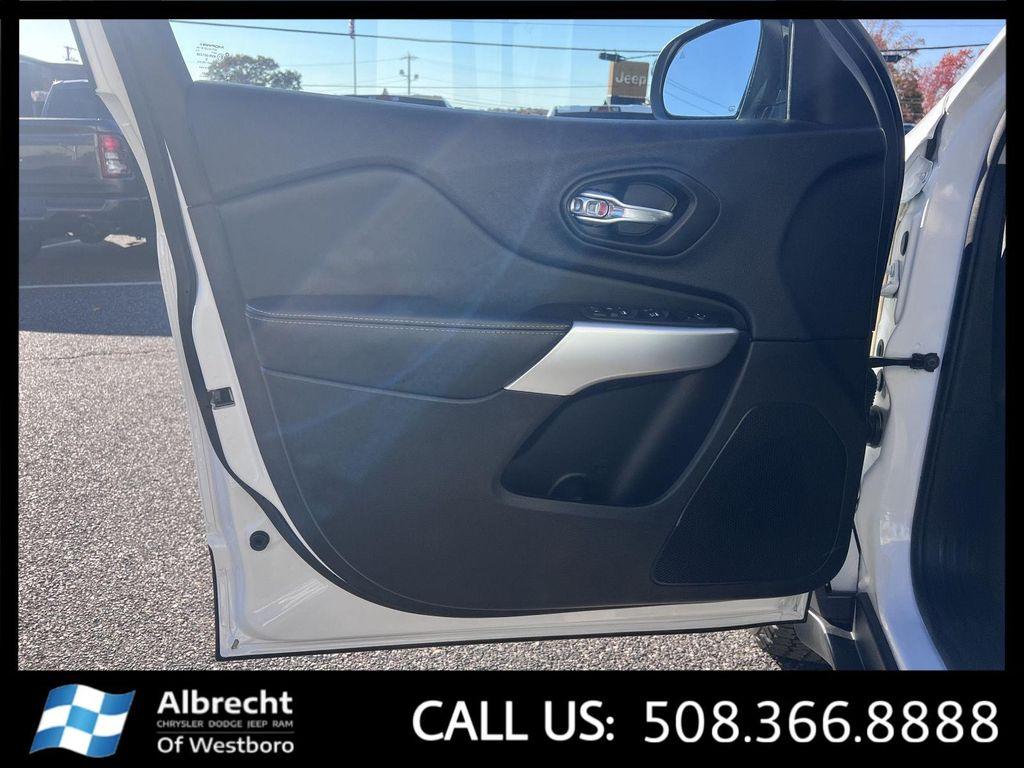 used 2022 Jeep Cherokee car, priced at $22,994