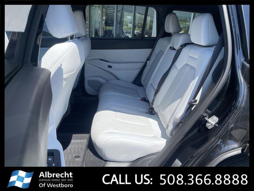 new 2026 Jeep Cherokee car, priced at $40,018