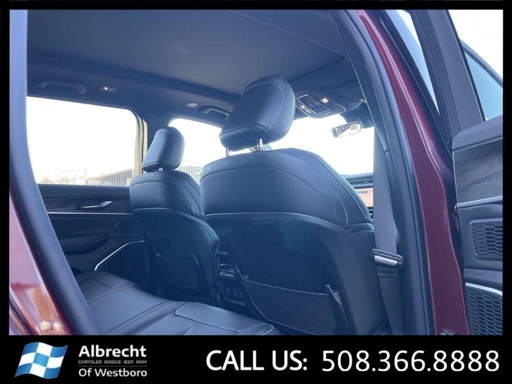 new 2026 Jeep Grand Cherokee car, priced at $44,648