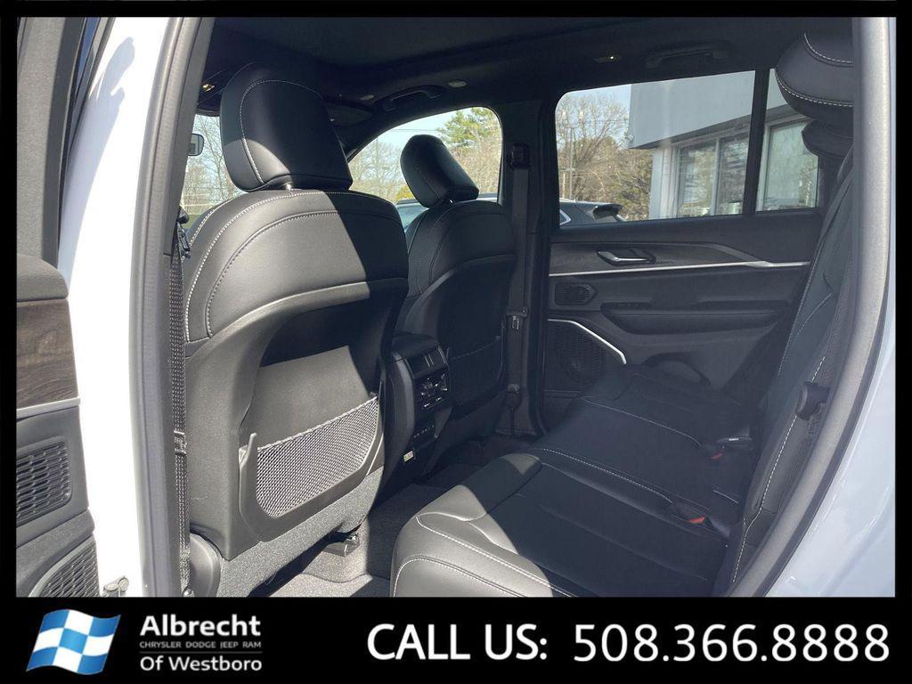 new 2026 Jeep Grand Cherokee car, priced at $44,159