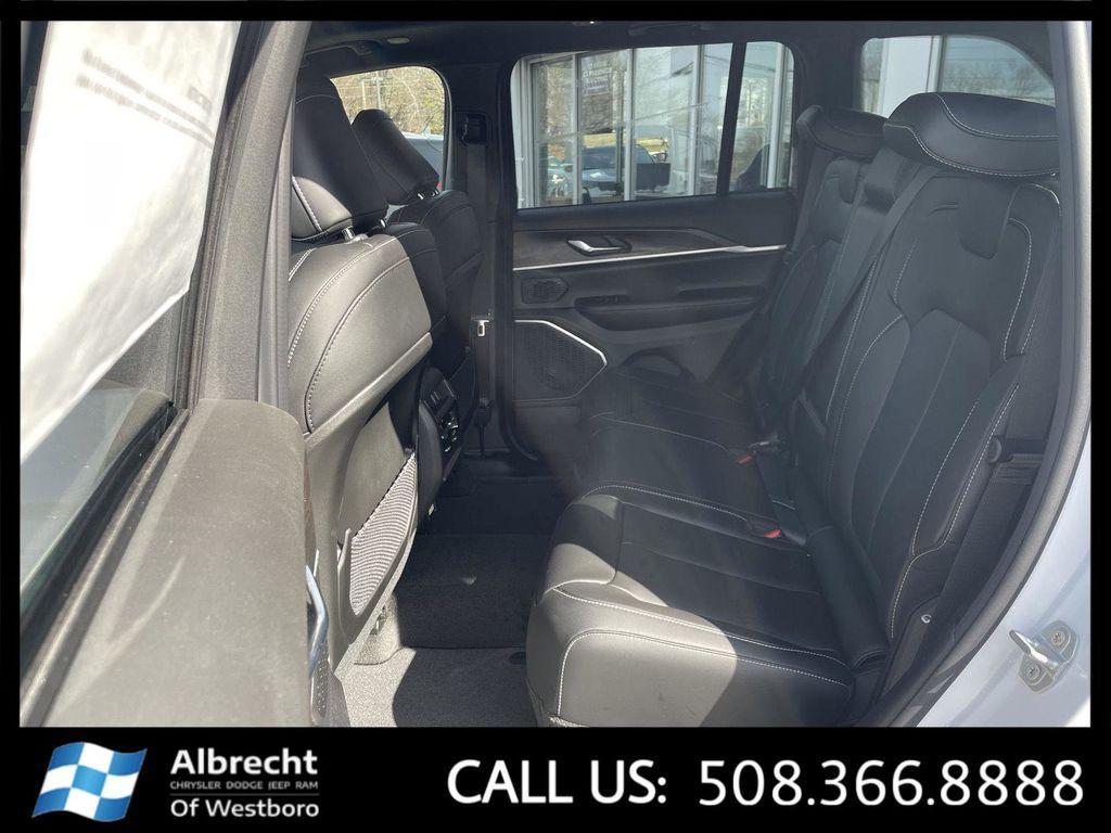 new 2026 Jeep Grand Cherokee car, priced at $44,159