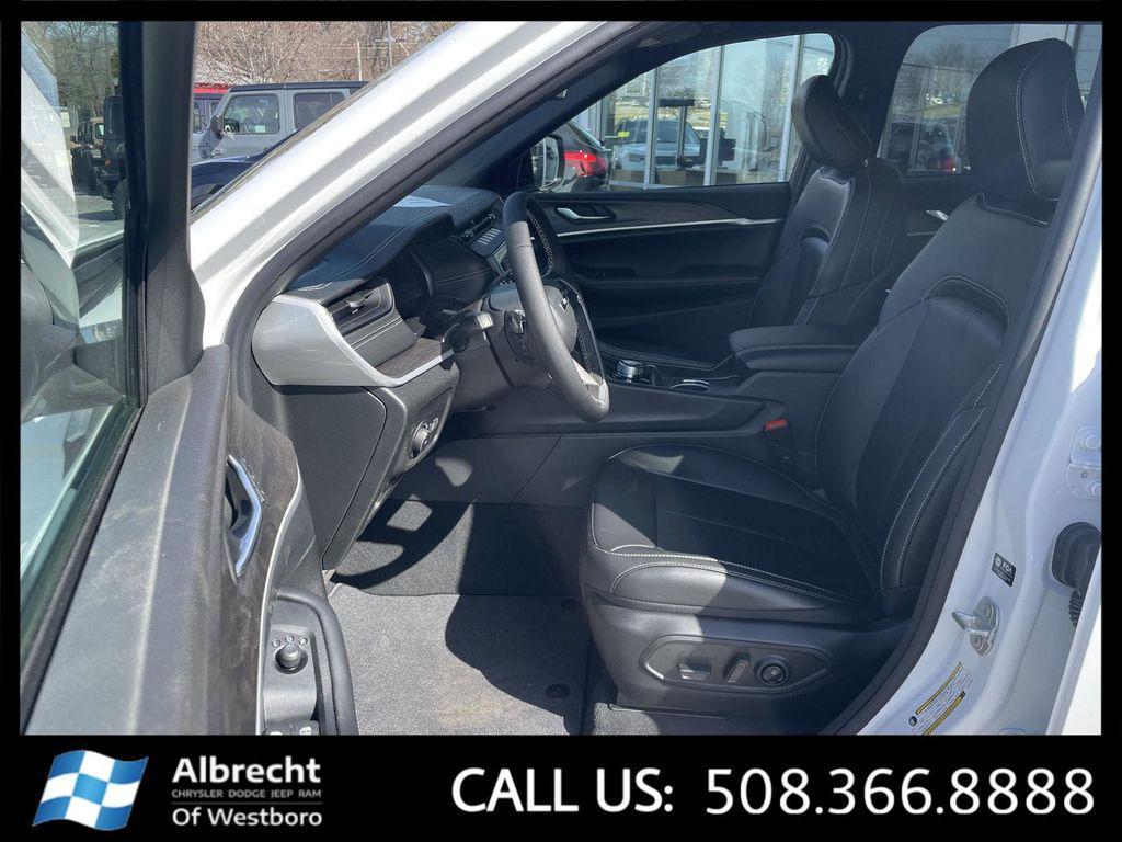 new 2026 Jeep Grand Cherokee car, priced at $44,159