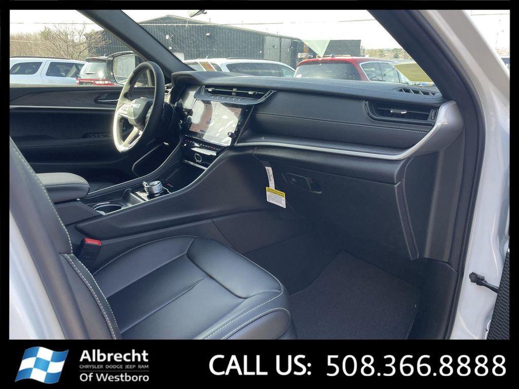 new 2026 Jeep Grand Cherokee car, priced at $44,159