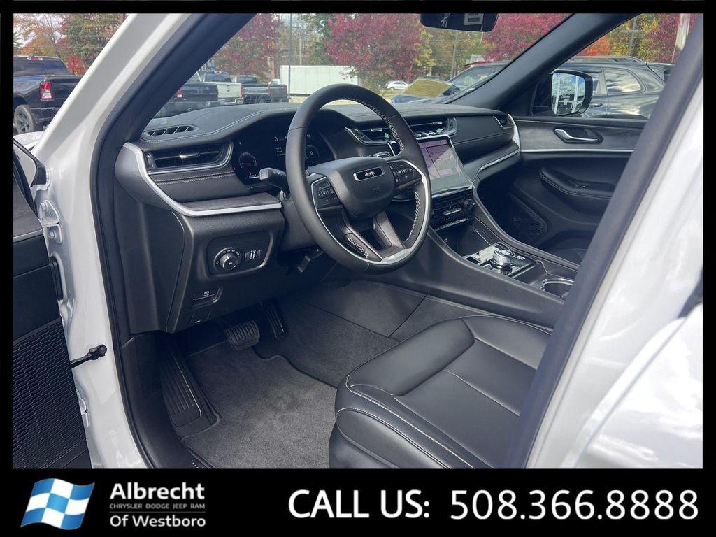 new 2025 Jeep Grand Cherokee car, priced at $44,107