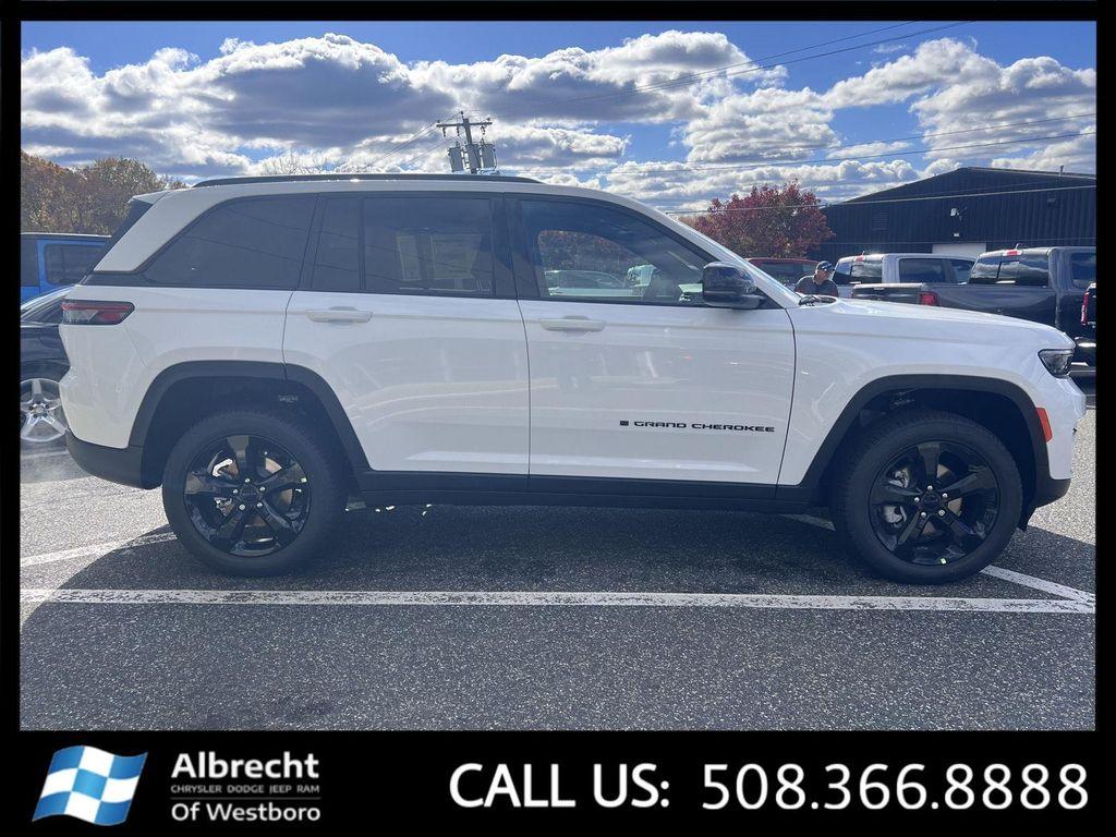 new 2025 Jeep Grand Cherokee car, priced at $44,107