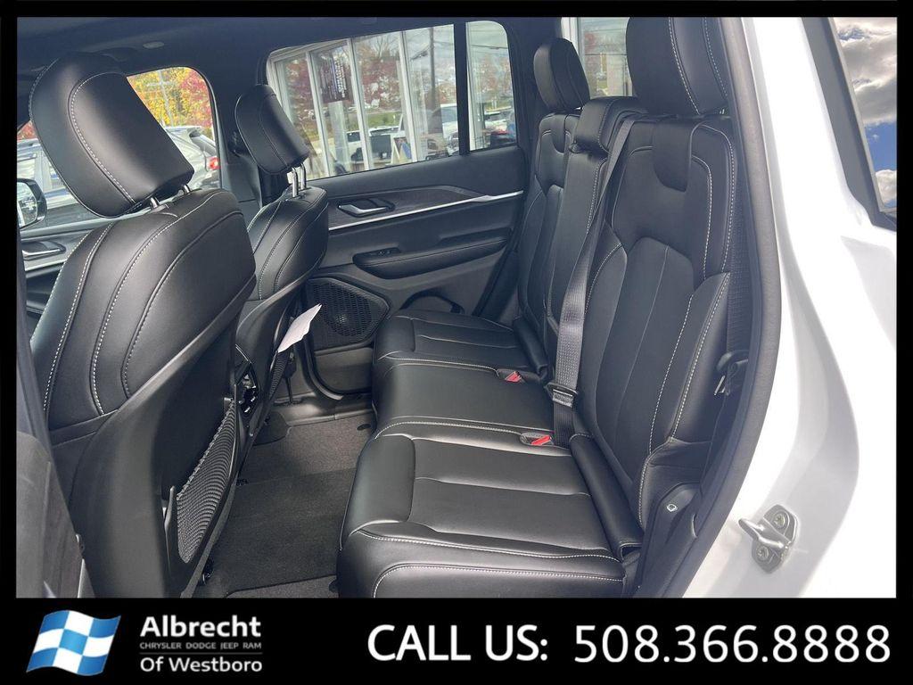 new 2025 Jeep Grand Cherokee car, priced at $44,107