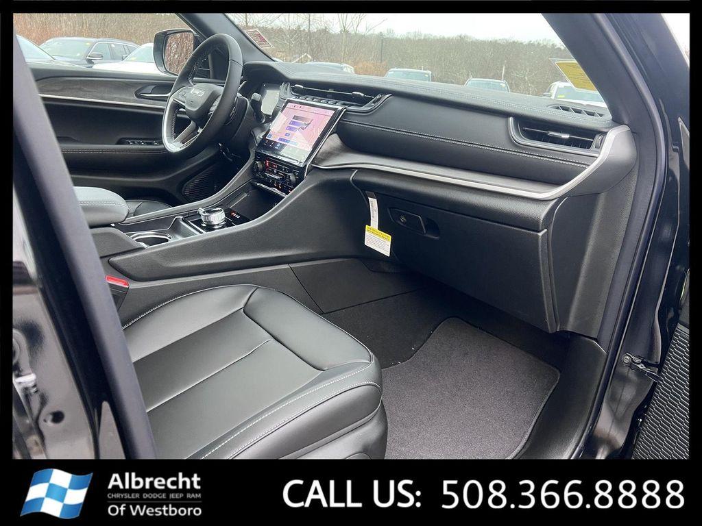 new 2025 Jeep Grand Cherokee car, priced at $44,259