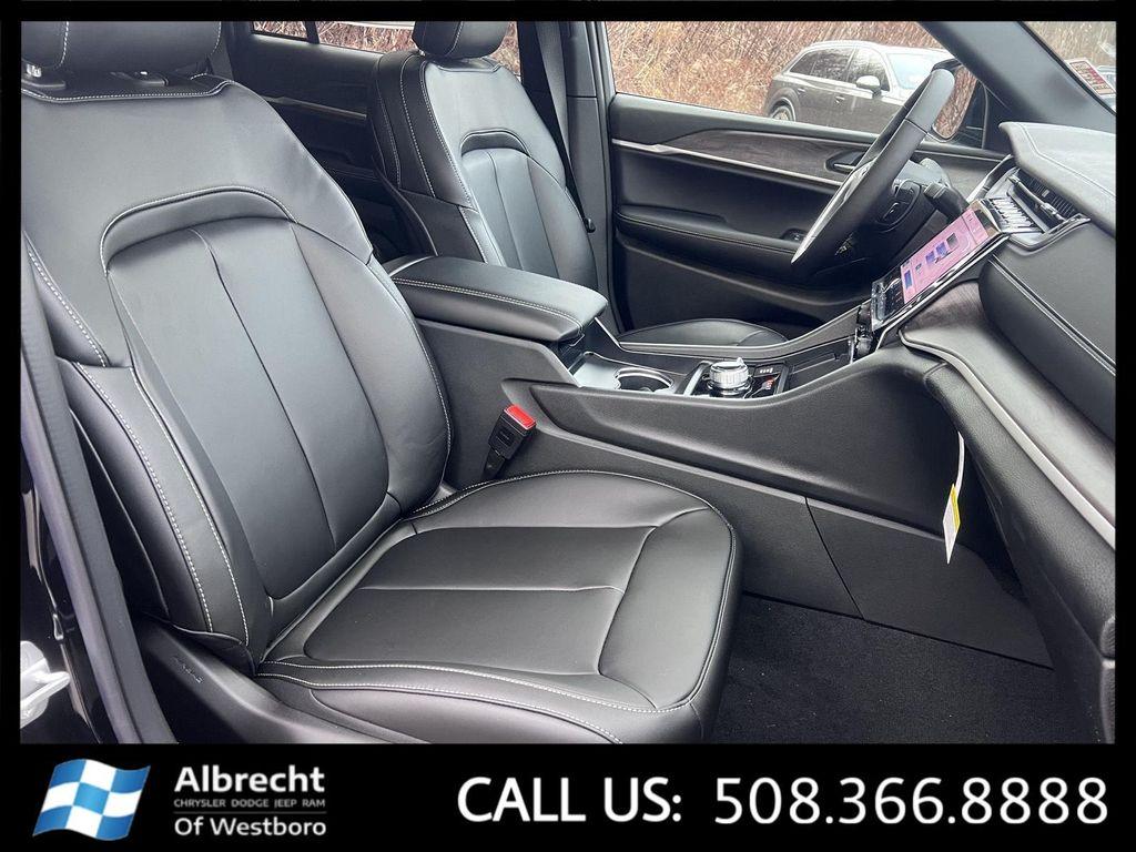 new 2025 Jeep Grand Cherokee car, priced at $44,259