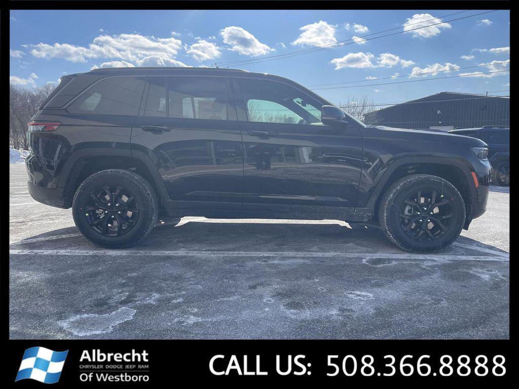 new 2026 Jeep Grand Cherokee car, priced at $43,797